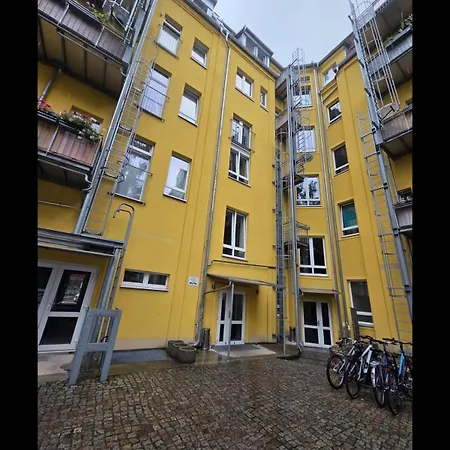 Two Sunflower Smallmax Appartement *